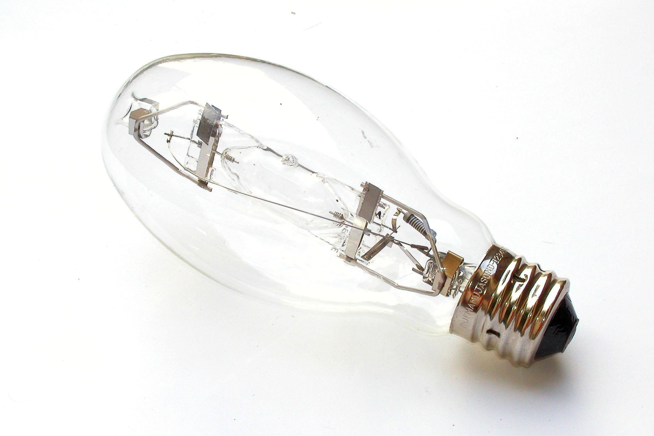 Une ampoule en métal
